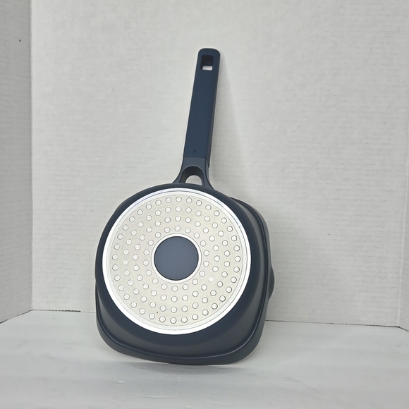 *H301 Servappetit 2 Qt Cast Aluminum Saucepan with Lid - Picture 4 of 6